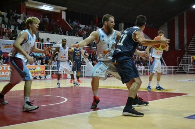 Deportivo Viedma sigue l�der en la Sur