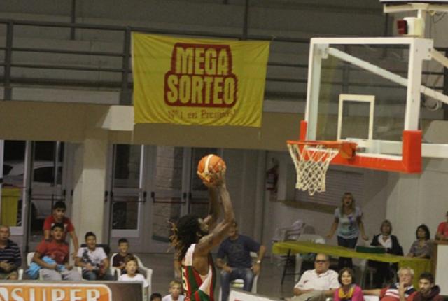 Las Parejas baj� al puntero