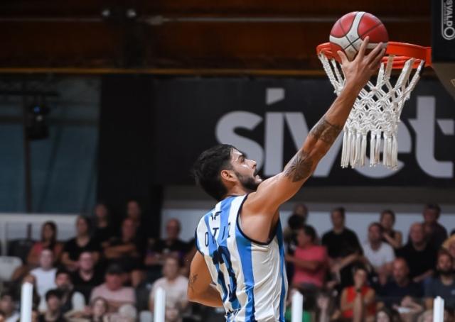 Sur A y B: Racing va por el uno, Pilar celebr en casa